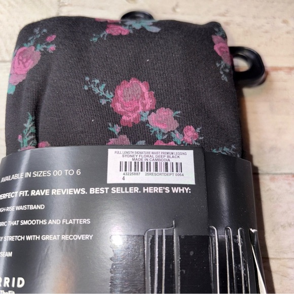 Torrid  Full Length Signature Waist Premium Leggings Sydney Floral Black 4X - Picture 10 of 14